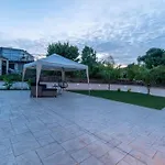 Rf 1 Summer House